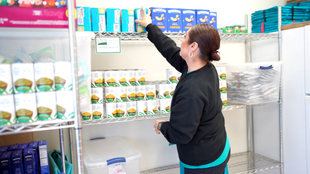 C1389.00 00 33 16.Still003